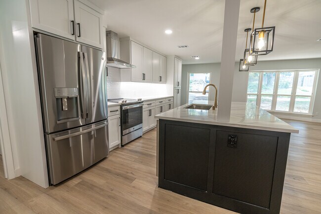 Foto del edificio - 1718 Cheryl Ln