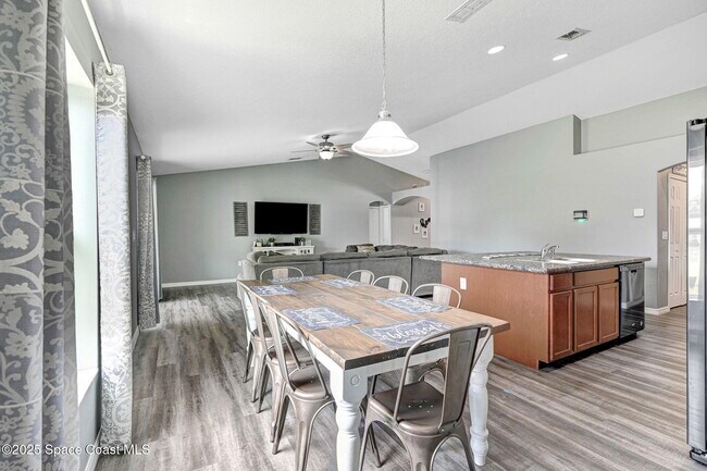 Foto del edificio - 870 Buchanan Ave SE