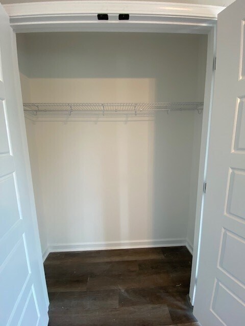 Foto del edificio - 225 Newtown Rd