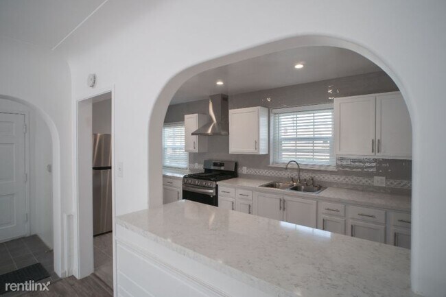 Building Photo - 2 br, 1 bath House - 1600 La Golondrina Ave
