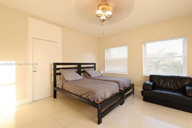 Foto del edificio - 1753 SW 13th St