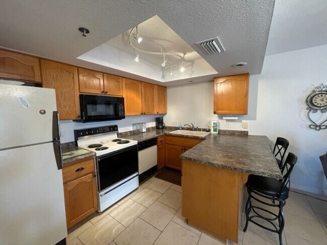 Foto del edificio - Fully Furnished 2 bedroom 2 bath long term...