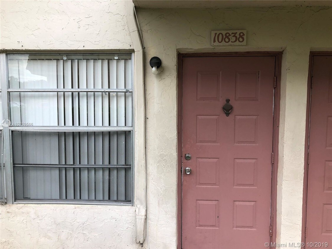 Foto principal - 10838 Royal Palm Blvd