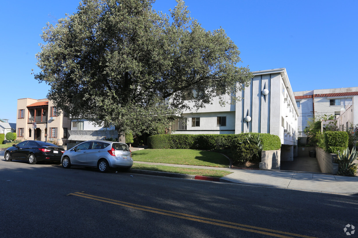 Building Photo - 939 E Lexington Dr