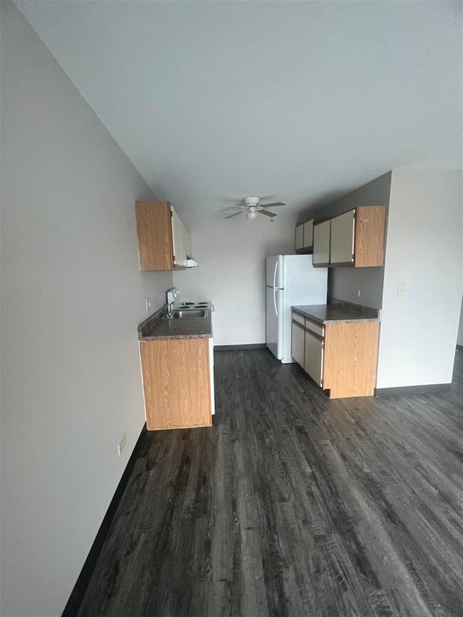 Building Photo - Brookside Knoll