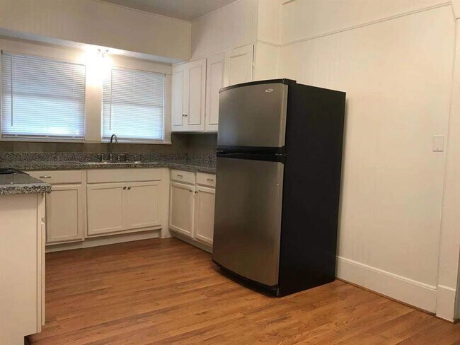Building Photo - 9160 White Oak Dr