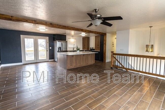 Building Photo - 1312 Roger Cir