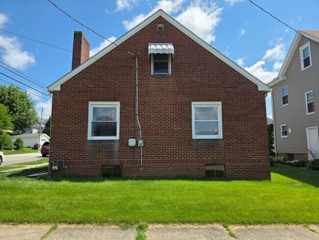 Foto del edificio - 530 Brandon St