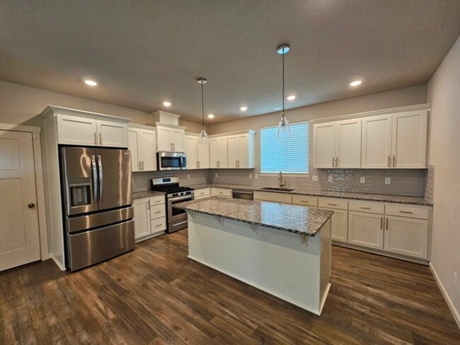 Building Photo - 5Bd/3Ba Two Story House - For viewing!