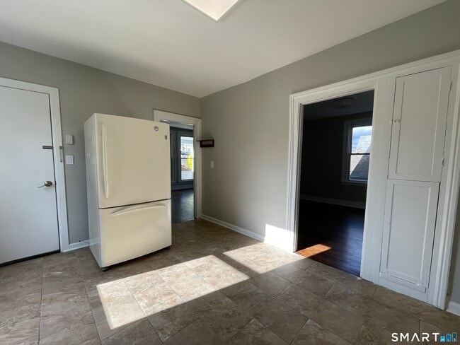 Building Photo - 98 Carroll St