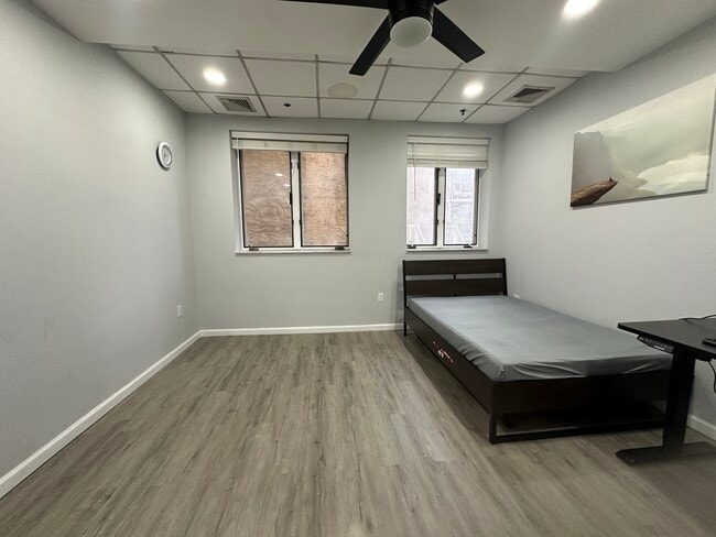 Foto del edificio - 75 Liberty Ave