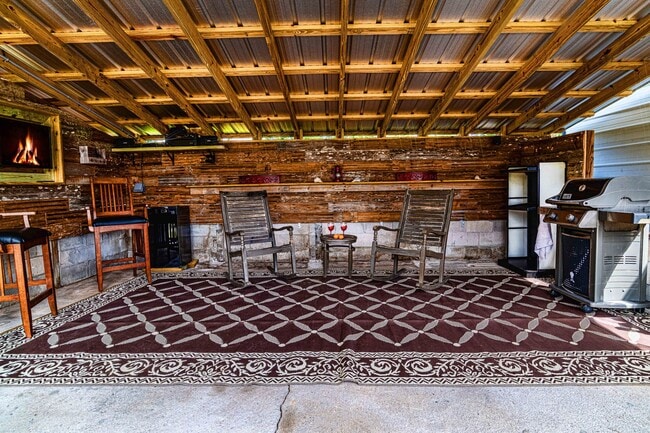Building Photo - Home on half acre with land and storage