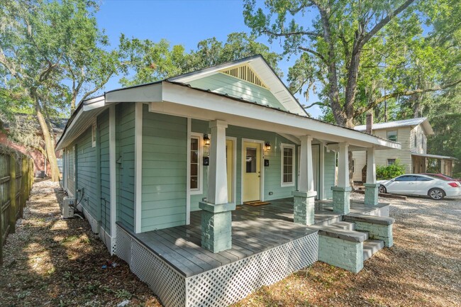 Photo - Live next to campus and all things Gainesv... House