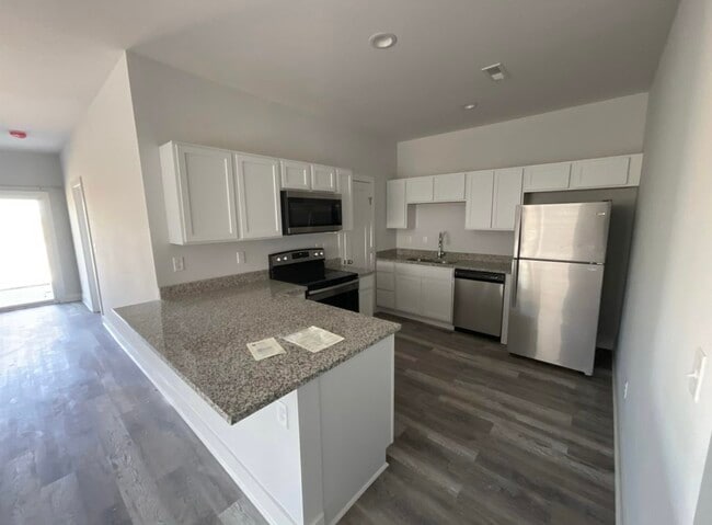 Building Photo - 5480 Colburn Ct E