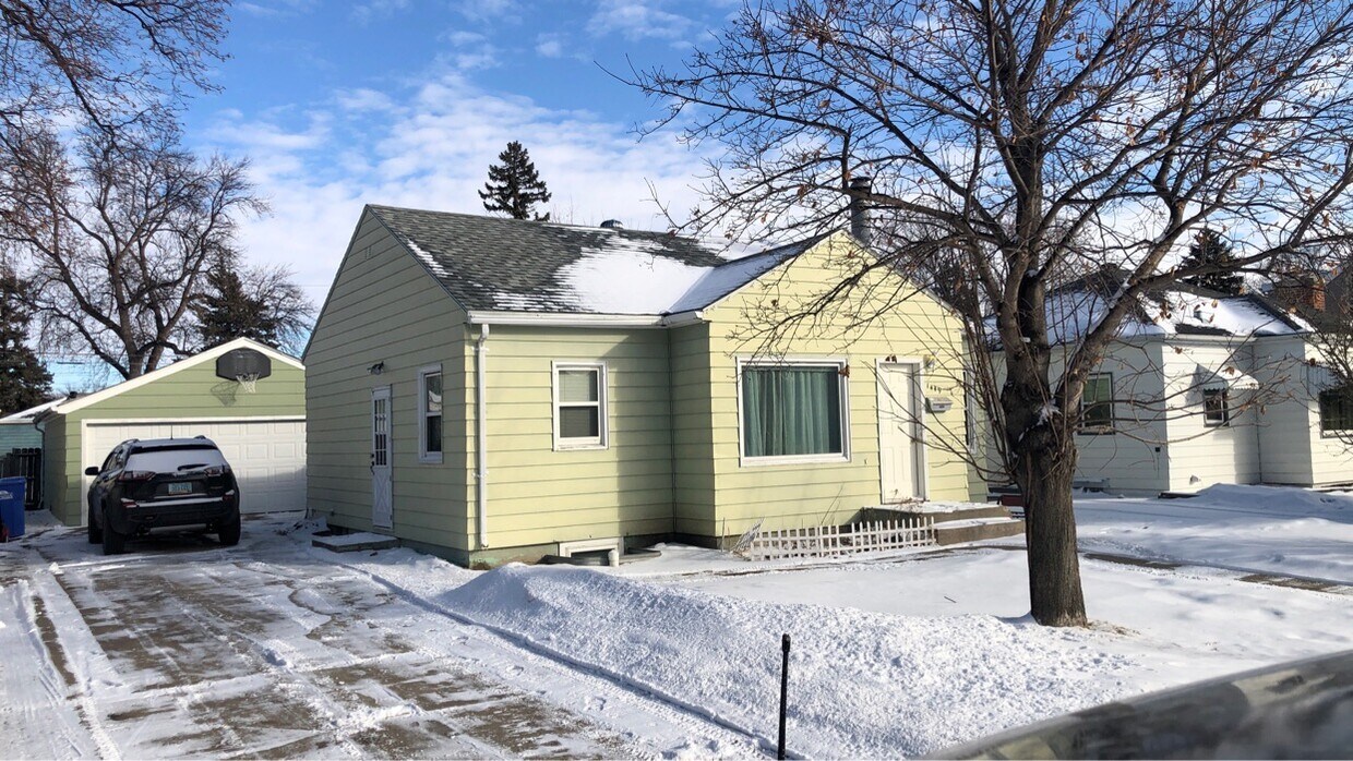 Foto principal - 1449 7th St N