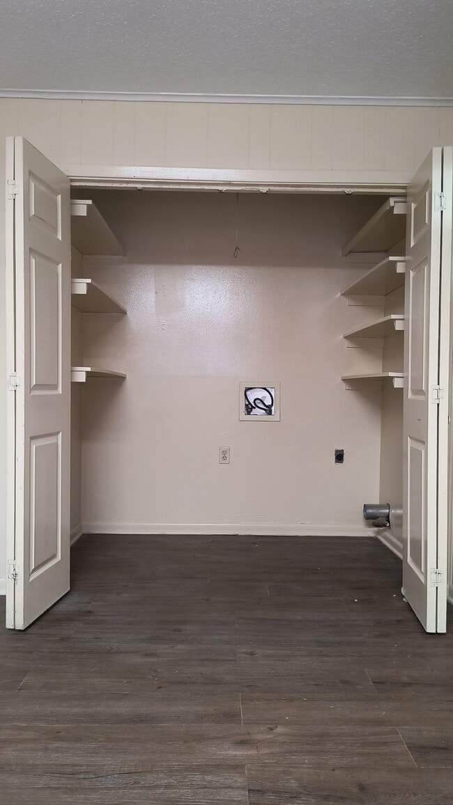 Building Photo - 2301 Starlite Dr