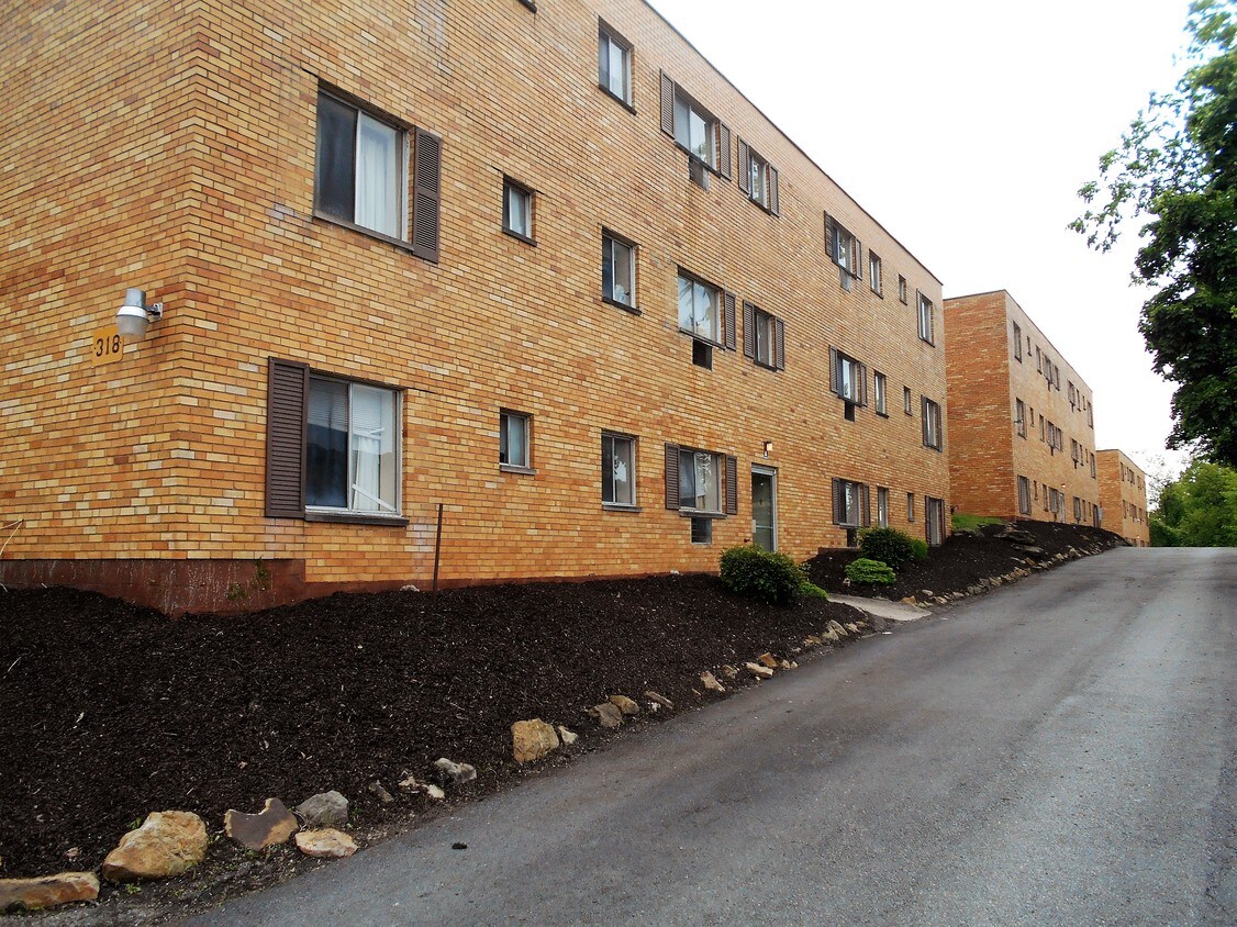 318 Moon Clinton Rd, Moon, PA 15108 Apartments in Moon, PA