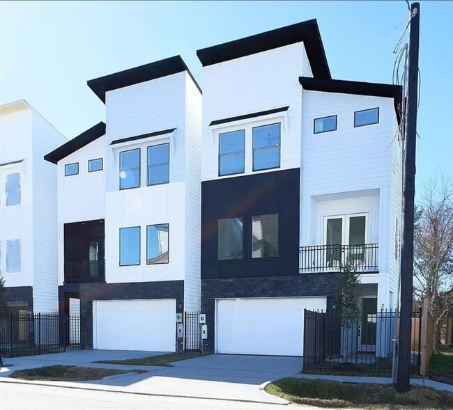 Building Photo - 2724 Rosalie St