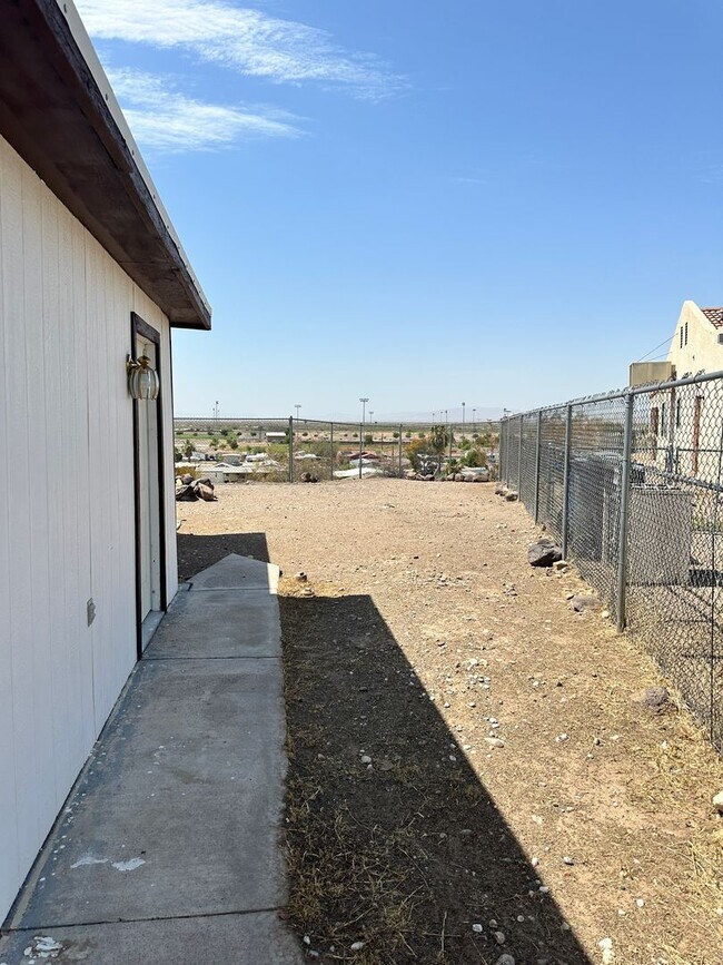Building Photo - 4 bedroom Rental