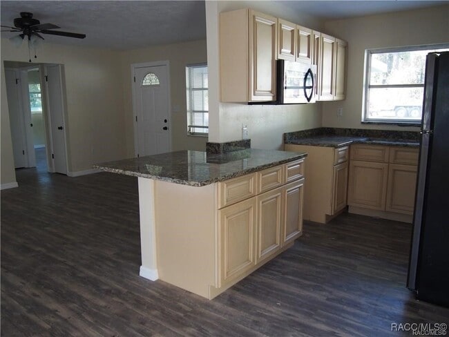 Building Photo - 6400 E Kent St