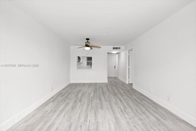 Foto del edificio - 9441 Evergreen Pl