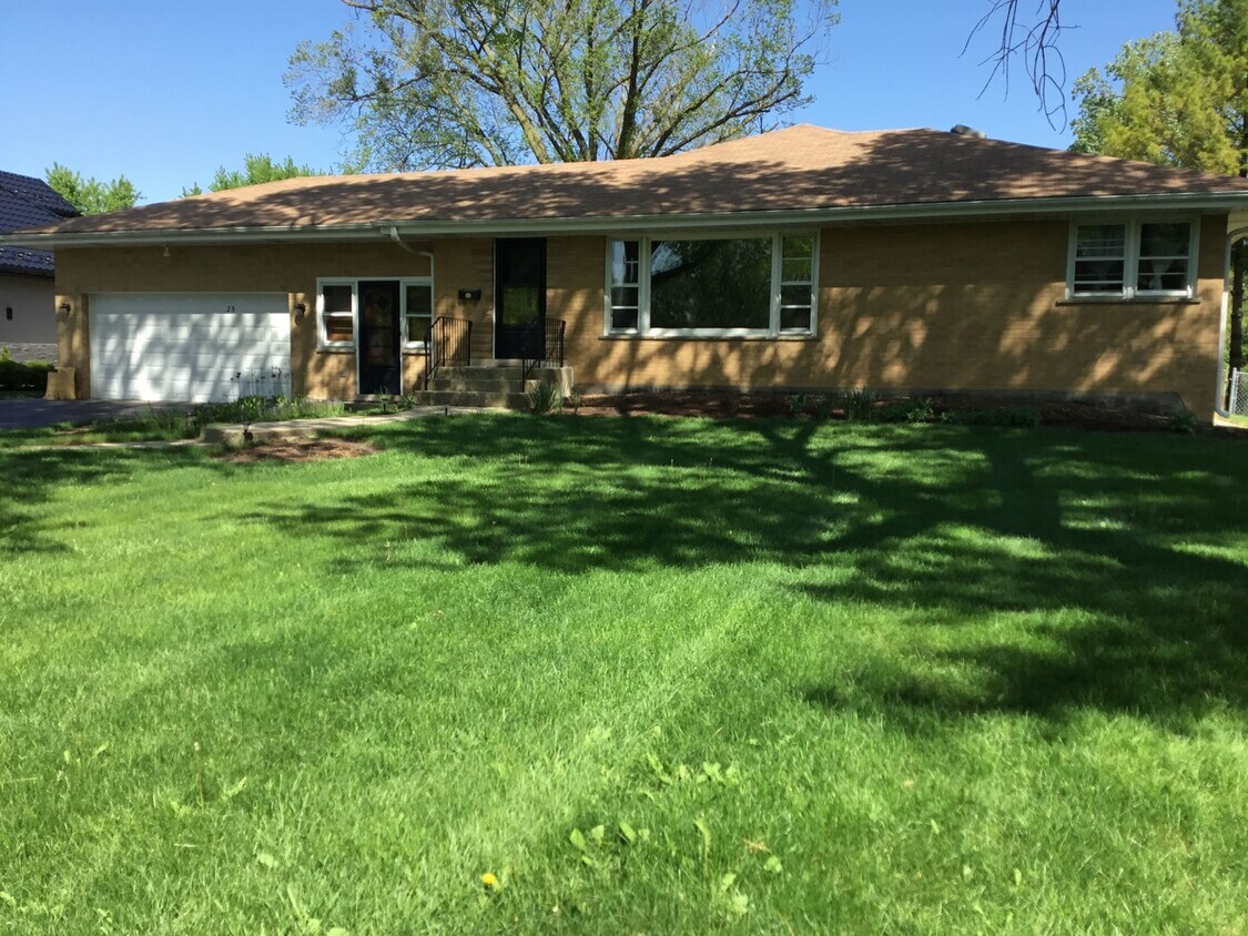 Primary Photo - 25 Pine Tree Rd