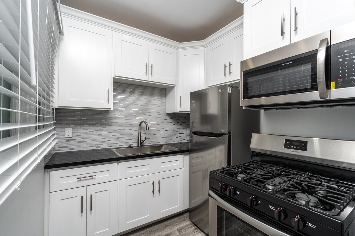 Primary Photo - 405 W 3rd Street
