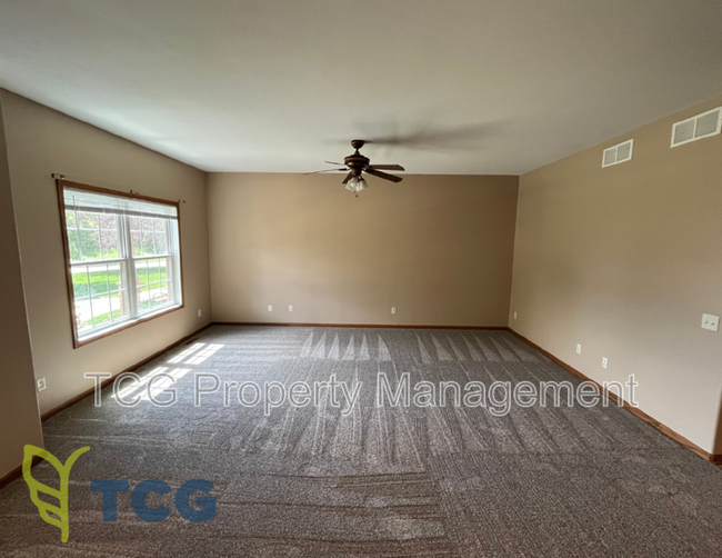 Foto del edificio - 2323 Liberty Ln
