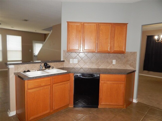 Building Photo - 2315 Village Leaf Dr