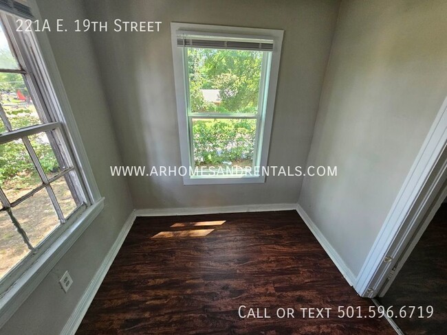 Building Photo - 221 E 19th - Unit A | 2 Bed | 1 Bath