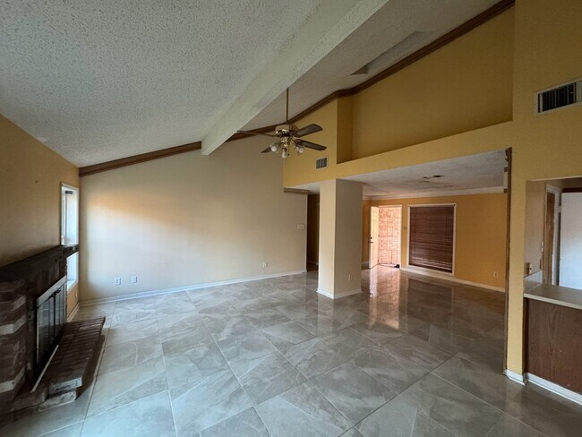 Foto del edificio - 7411 Creekfield Dr