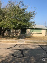 Building Photo - 1105 Pine Dr