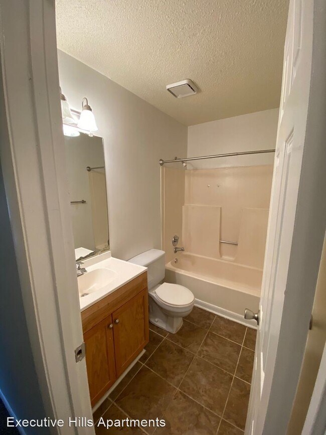 Building Photo - 4512 Bonnell Dr NW