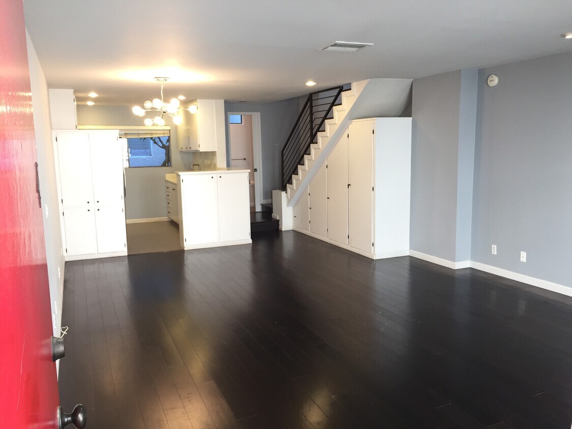 Primary Photo - 11650 Mayfield Ave
