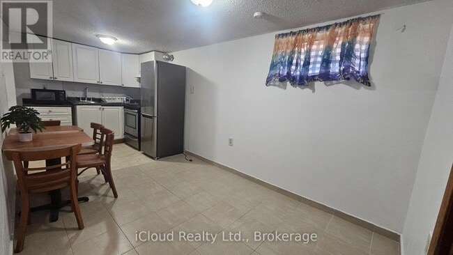Building Photo - 39 Frey Crescent
