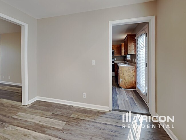 Building Photo - 3760 Naples Ct N