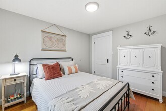 Building Photo - 65 S Elm St