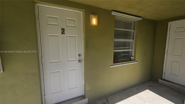 Foto del edificio - 808 NE 10th St
