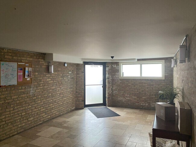Foto del edificio - Amazing Renovated 2BED 2BATH