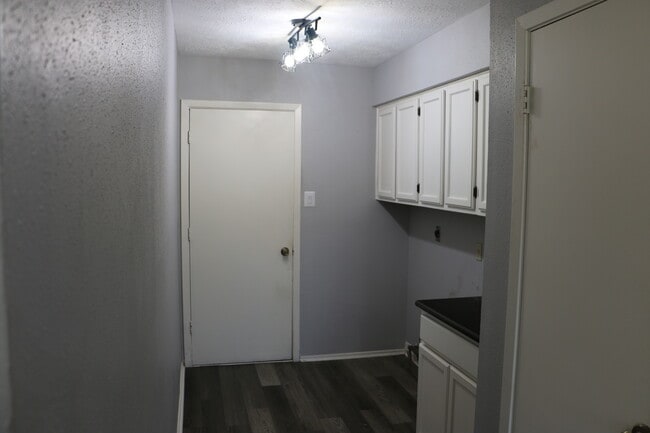 Building Photo - 446 Richvale Ln