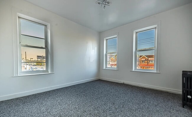 Master bedroom - 586 Remsen Ave