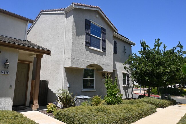 Foto del edificio - Resident Benefit Package Property