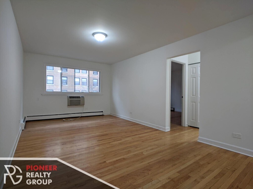 Primary Photo - 6211 N Kenmore Ave