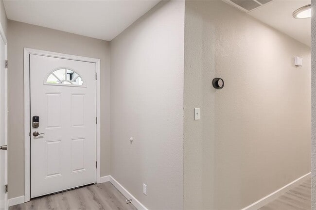 Building Photo - 604 Garden Path Dr