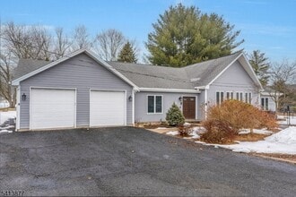 Building Photo - 10 North Road Unit