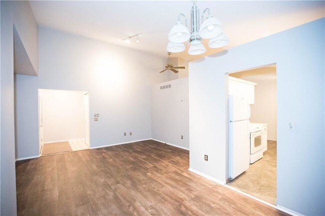 Foto del edificio - 37494 Charter Oaks Blvd