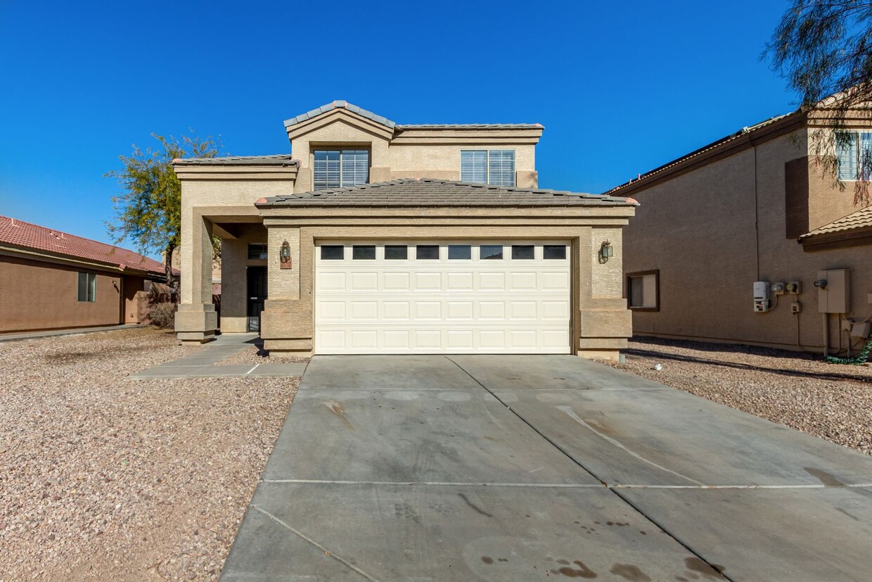 Foto principal - 4 bedroom home in Buckeye!! Brand new floo...