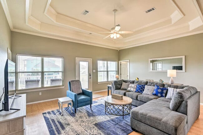 Building Photo - 3229 Castle Dr