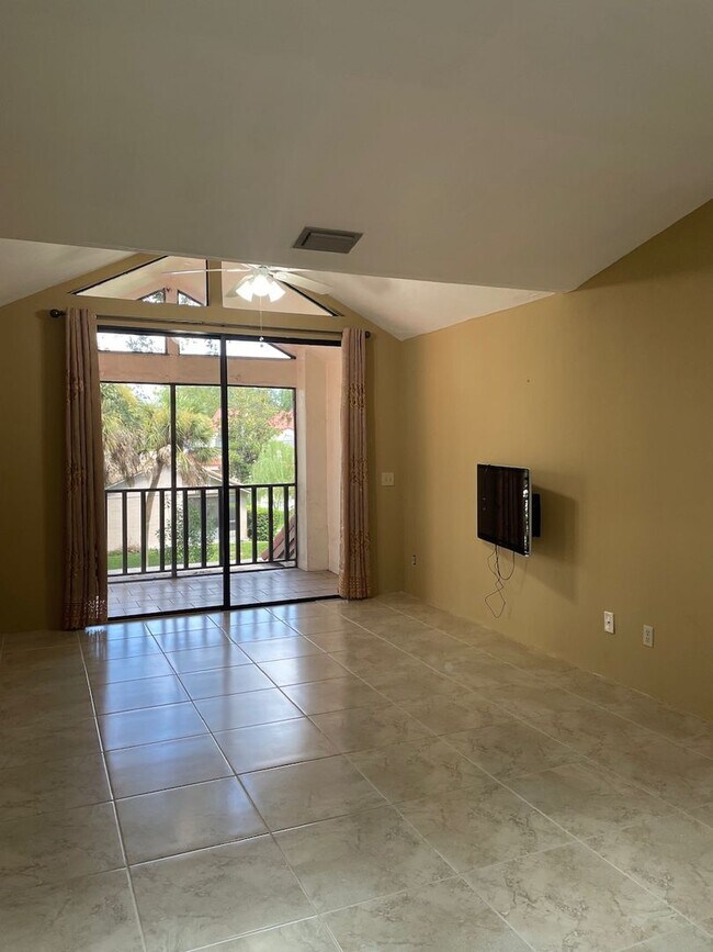 Building Photo - 546 Via Fontana Dr