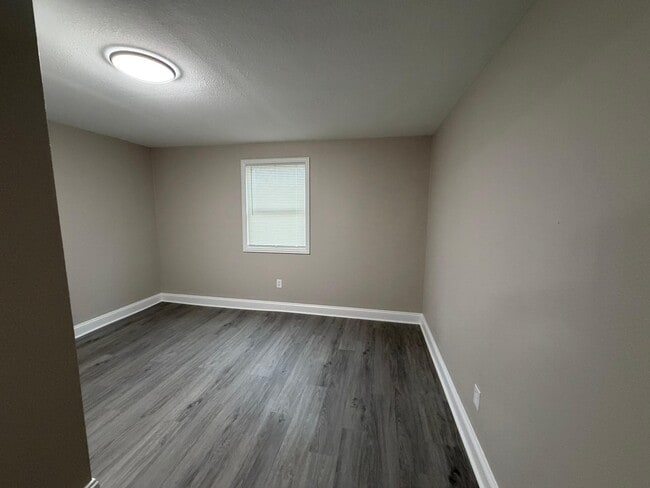 Building Photo - 5109 Maywood Dr